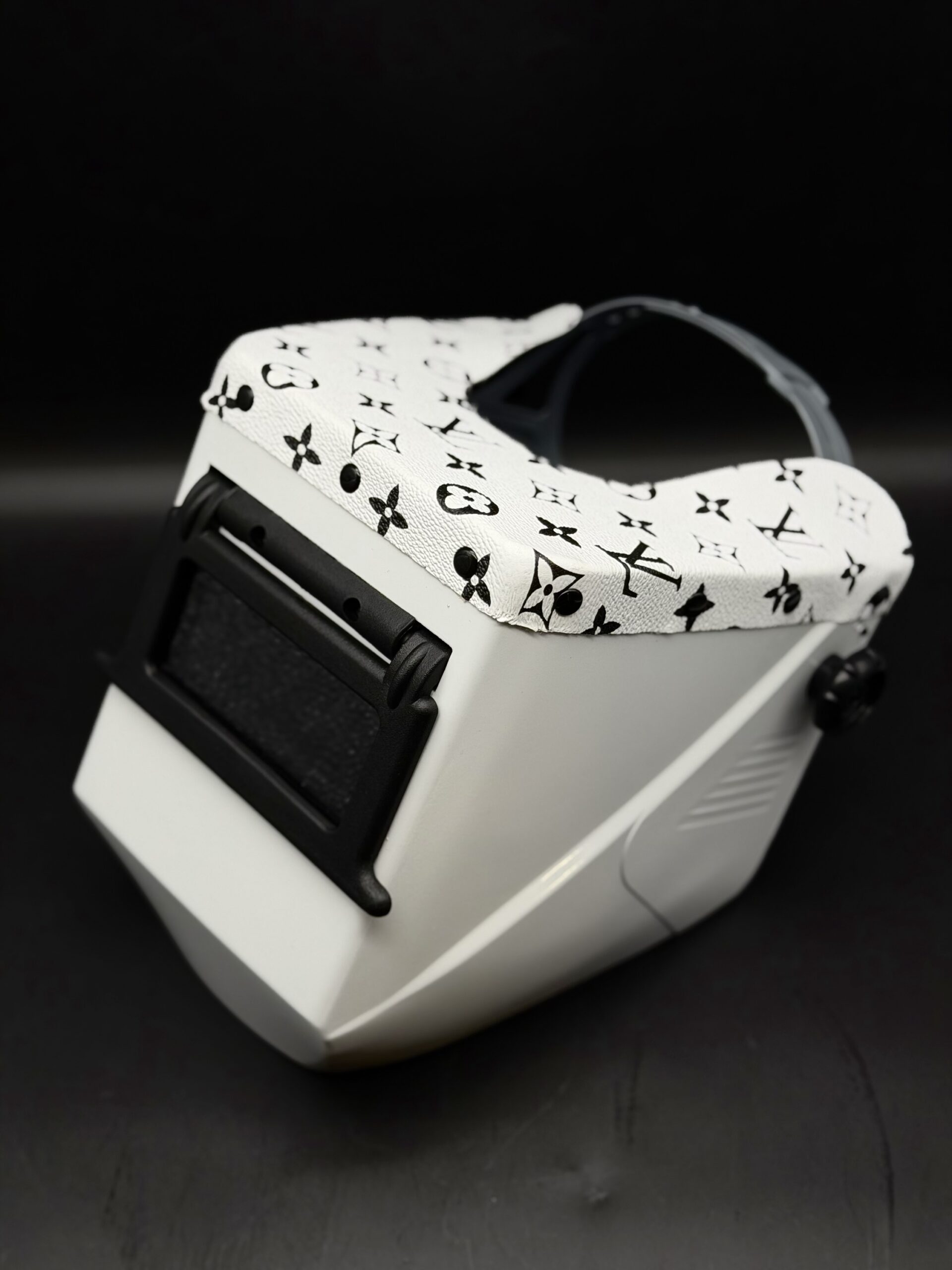 Jackson White & Black A7 Luis Valenciano